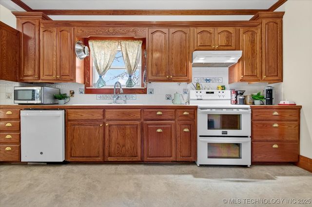 321 W Cherokee Avenue, Nowata, OK 74048