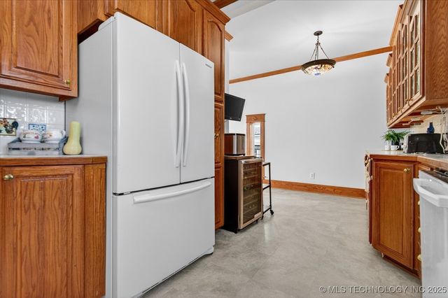 321 W Cherokee Avenue, Nowata, OK 74048