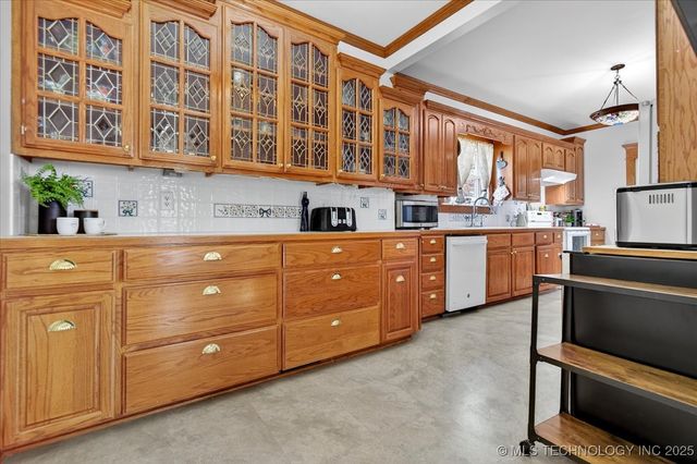 321 W Cherokee Avenue, Nowata, OK 74048