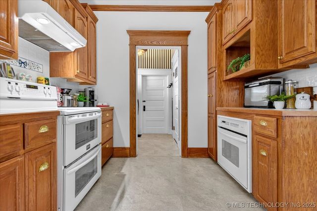 321 W Cherokee Avenue, Nowata, OK 74048