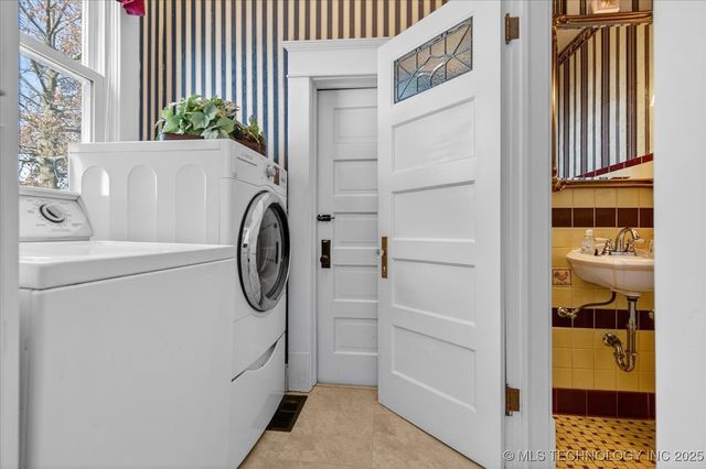 321 W Cherokee Avenue, Nowata, OK 74048