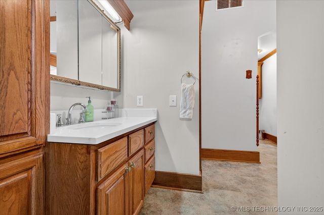 321 W Cherokee Avenue, Nowata, OK 74048