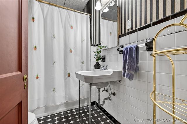 321 W Cherokee Avenue, Nowata, OK 74048