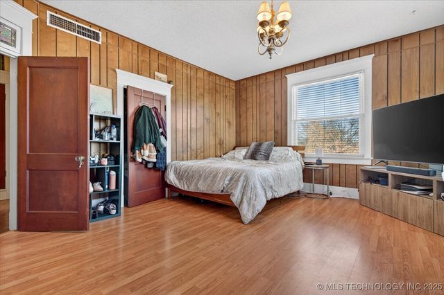 321 W Cherokee Avenue, Nowata, OK 74048