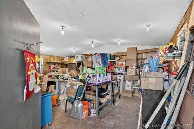 321 W Cherokee Avenue, Nowata, OK 74048