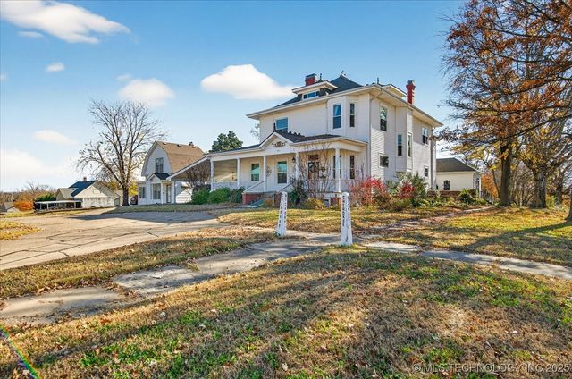 321 W Cherokee Avenue, Nowata, OK 74048