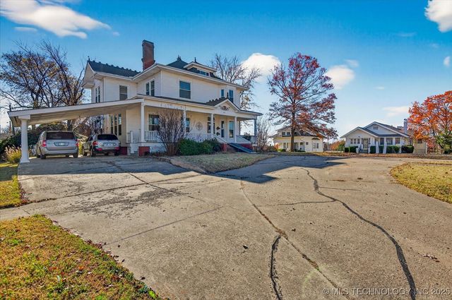 321 W Cherokee Avenue, Nowata, OK 74048