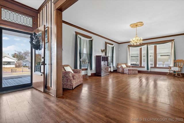 321 W Cherokee Avenue, Nowata, OK 74048