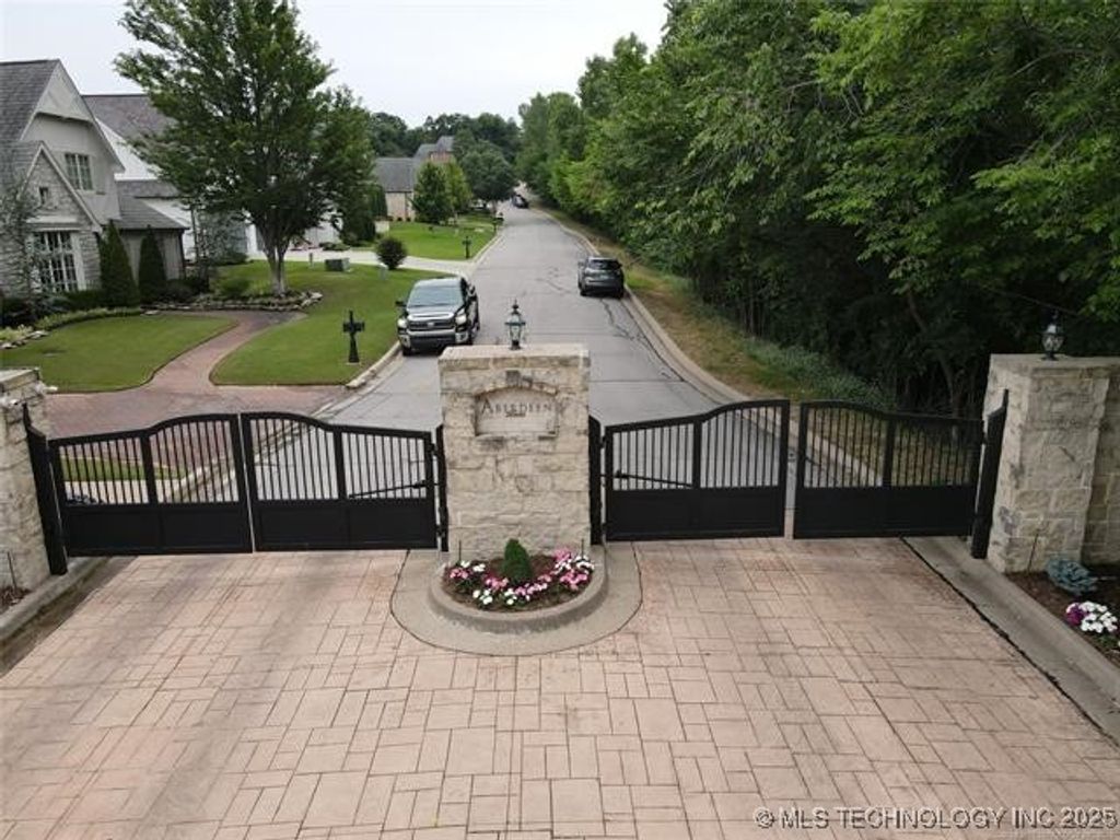 1420 E 122nd Court, Jenks, OK 74037