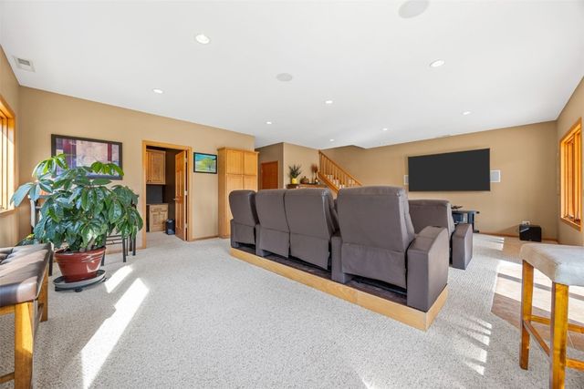 5067 Sutliff Road NE, Solon, IA 52333