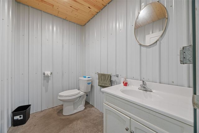 5067 Sutliff Road NE, Solon, IA 52333