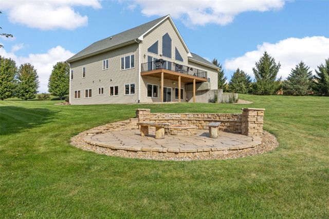 5067 Sutliff Road NE, Solon, IA 52333