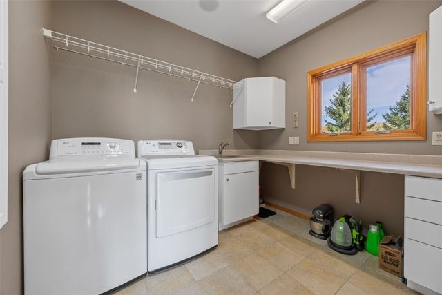 5067 Sutliff Road NE, Solon, IA 52333