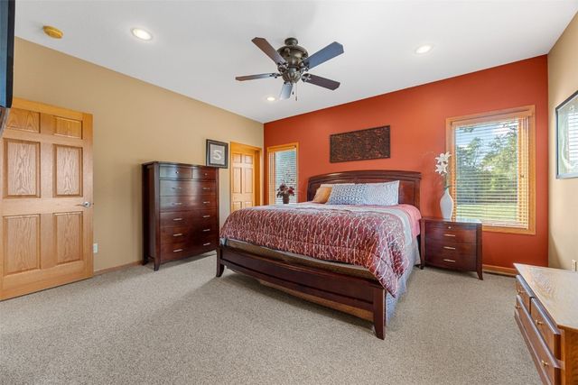 5067 Sutliff Road NE, Solon, IA 52333