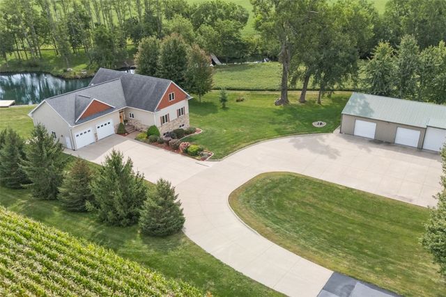 5067 Sutliff Road NE, Solon, IA 52333
