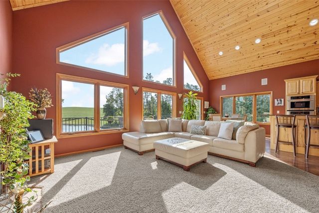 5067 Sutliff Road NE, Solon, IA 52333