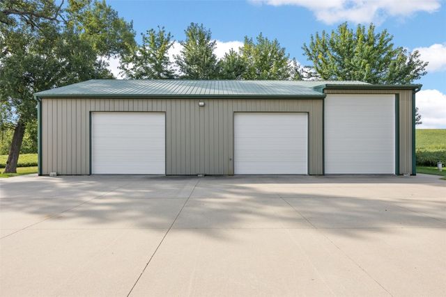 5067 Sutliff Road NE, Solon, IA 52333