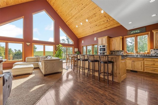 5067 Sutliff Road NE, Solon, IA 52333