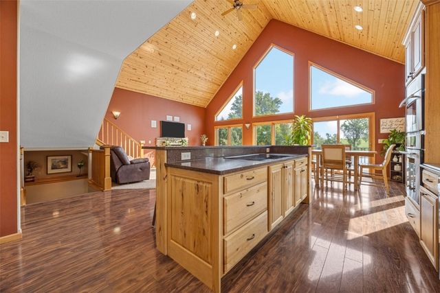 5067 Sutliff Road NE, Solon, IA 52333