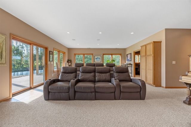 5067 Sutliff Road NE, Solon, IA 52333