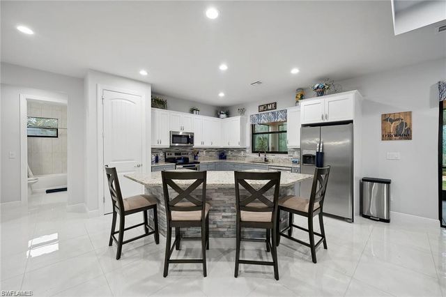 1021 10th AVE NE, Naples, FL 34120