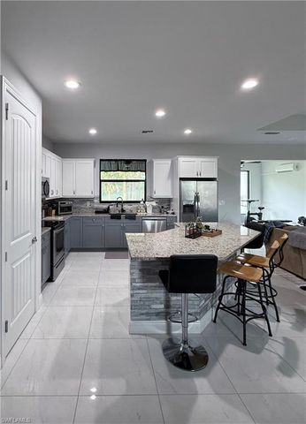 1021 10th AVE NE, Naples, FL 34120