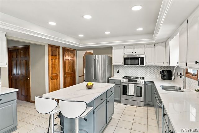 5559 Via Marina, Clarence, NY 14221