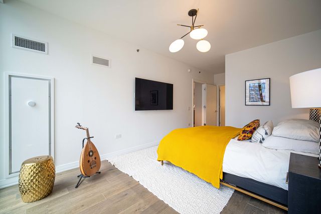 211 N Harbor Drive 603, Chicago, IL 60601