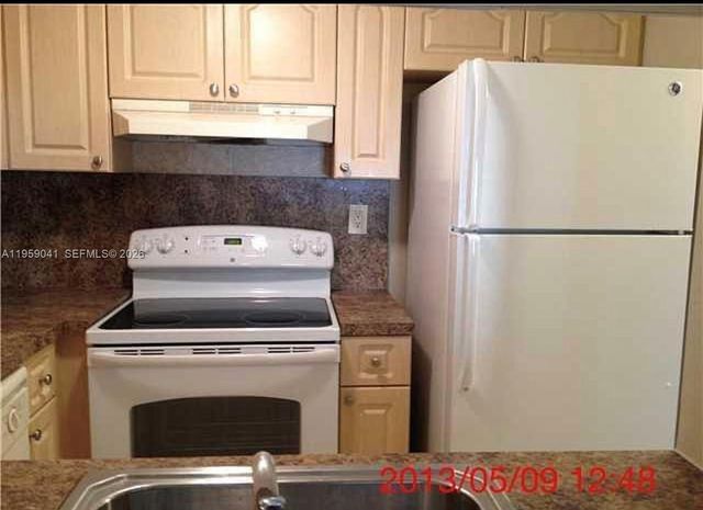 9688 Fontainebleau Blvd 102, Miami, FL 33172