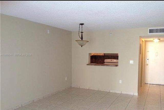 9688 Fontainebleau Blvd 102, Miami, FL 33172