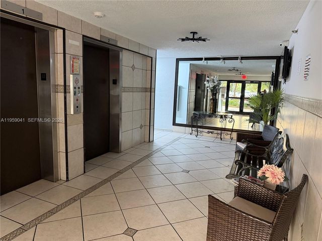 9688 Fontainebleau Blvd 102, Miami, FL 33172