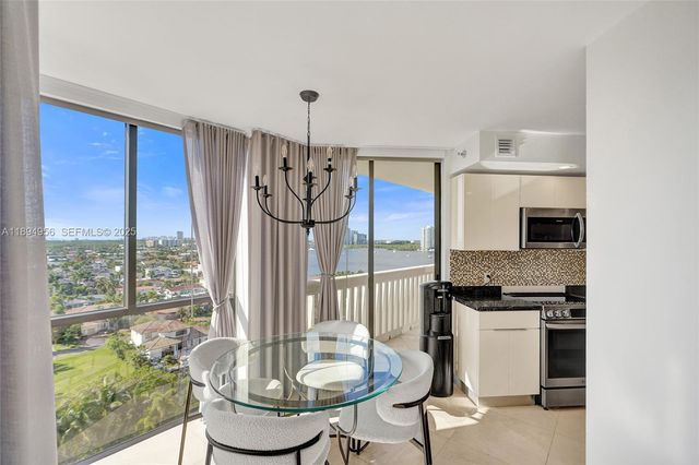 1000 E Island Boulevard 1403, Aventura, FL 33160