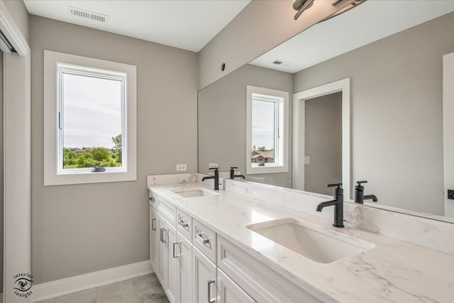 9011 Port Washington Drive, Frankfort, IL 60423