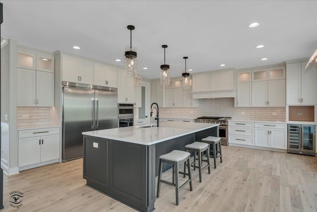 9011 Port Washington Drive, Frankfort, IL 60423