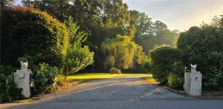 2742 Cliffview Drive SW, Lilburn, GA 30047