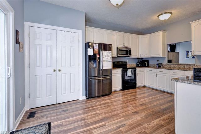 702 Mary Bierbauer WAY, Yorktown, VA 23693