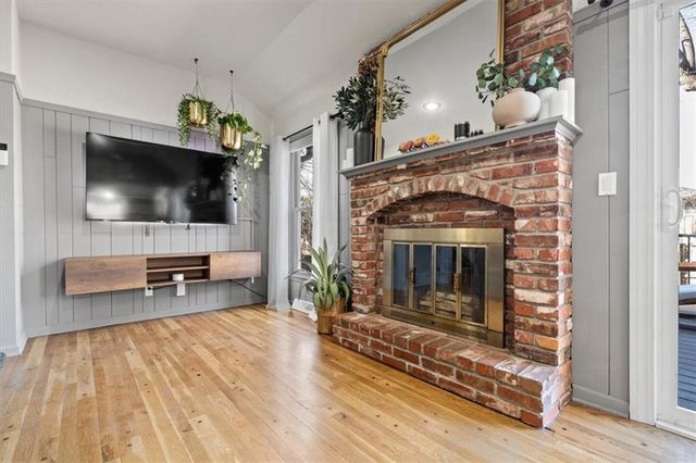 6724 Mackey Street, Overland Park, KS 66204