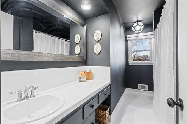 6724 Mackey Street, Overland Park, KS 66204