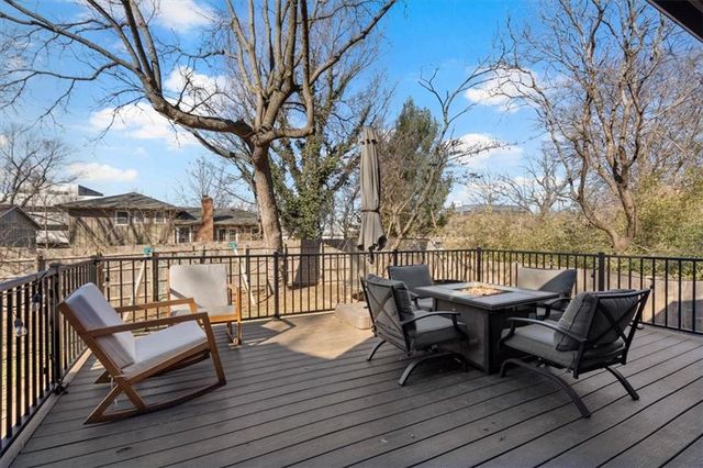 6724 Mackey Street, Overland Park, KS 66204