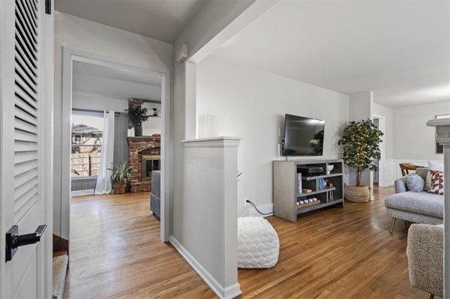 6724 Mackey Street, Overland Park, KS 66204