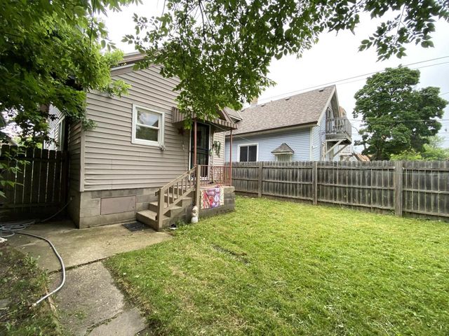 3132 N 42nd STREET, Milwaukee, WI 53216