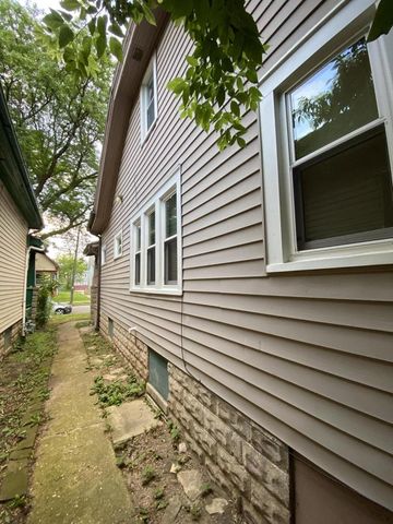 3132 N 42nd STREET, Milwaukee, WI 53216