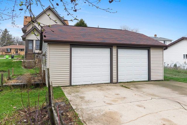 2216 Monroe Street, New Holstein, WI 53061