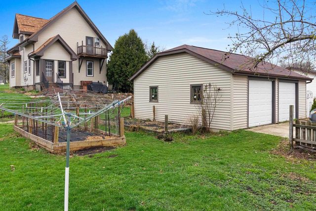 2216 Monroe Street, New Holstein, WI 53061