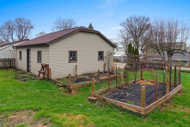 2216 Monroe Street, New Holstein, WI 53061