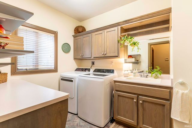 10809 St. Joe Road, Fort Wayne, IN 46835