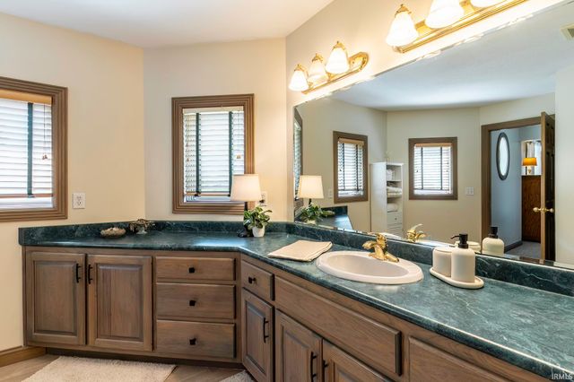 10809 St. Joe Road, Fort Wayne, IN 46835