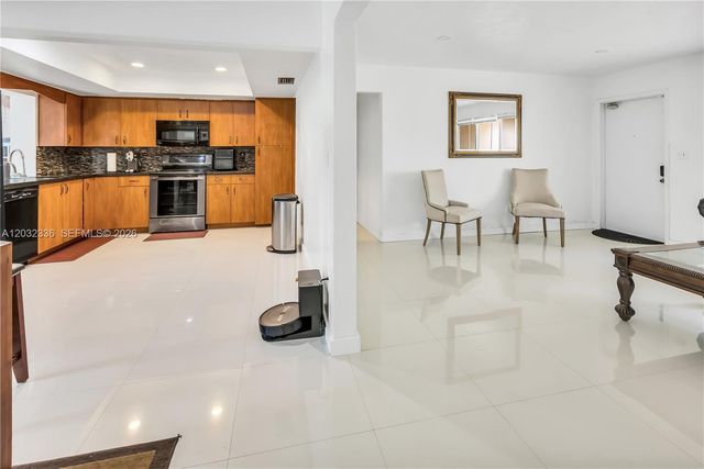 1701 NW 106th Ave, Pembroke Pines, FL 33026