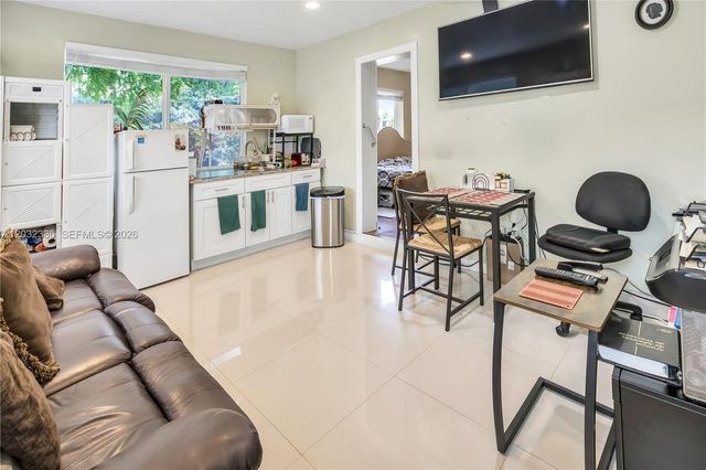 1701 NW 106th Ave, Pembroke Pines, FL 33026