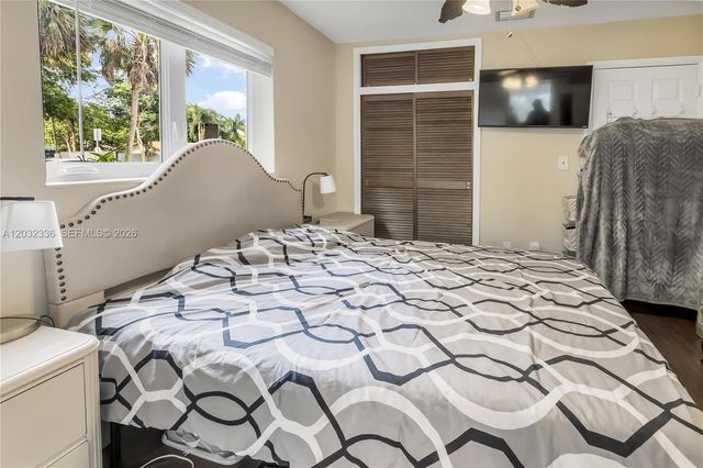 1701 NW 106th Ave, Pembroke Pines, FL 33026